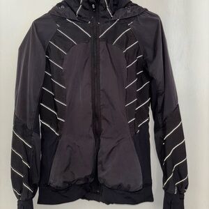 ❤️ RARE!! Lululemon She’s Swift Jacket Black Reflective 😎 8 Retail $158